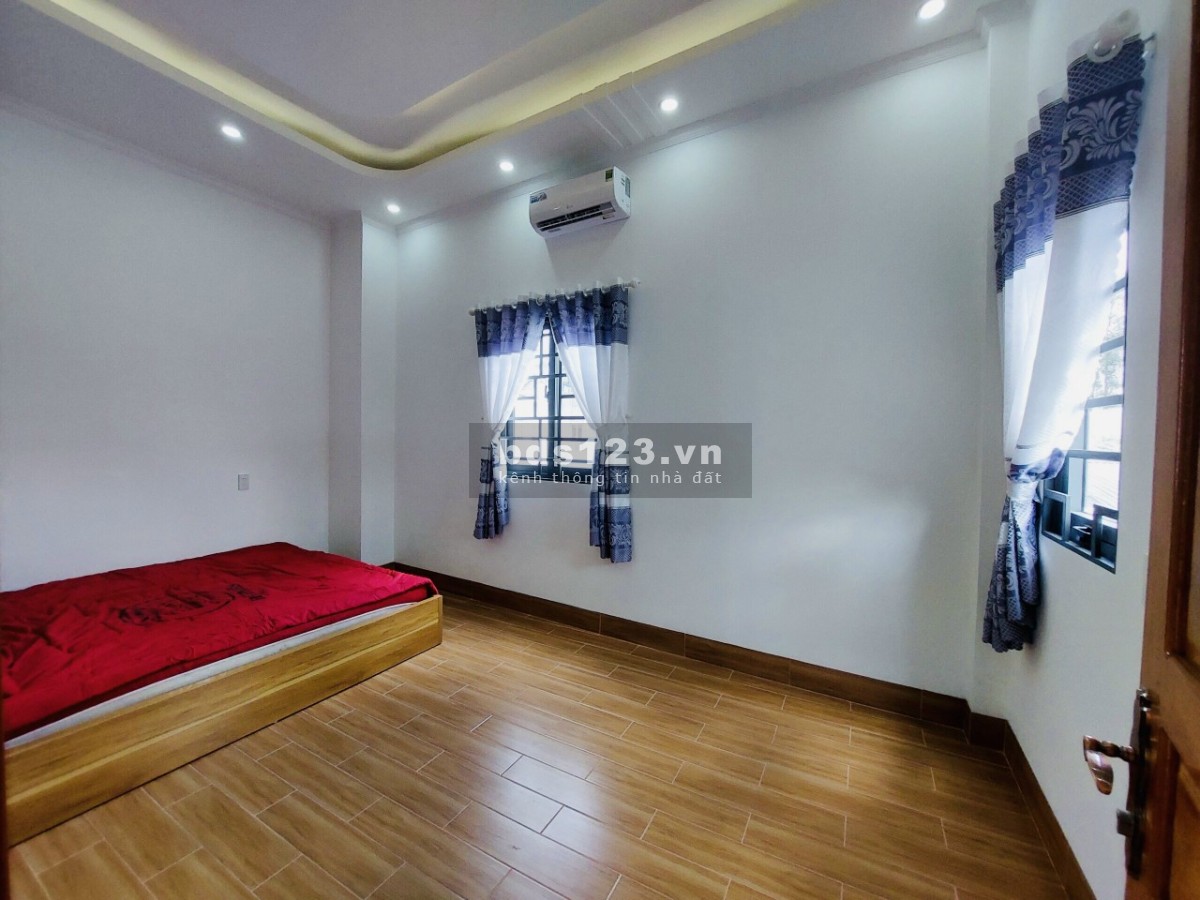 Nhà mới xây sau khu Đại Ngân, xách vali vào ở ngay, giá tốt