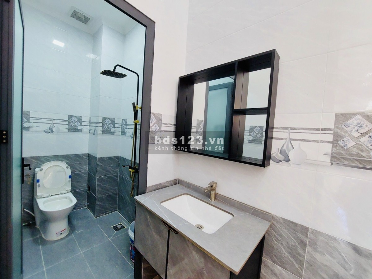 Nhà mới xây sau khu Đại Ngân, xách vali vào ở ngay, giá tốt