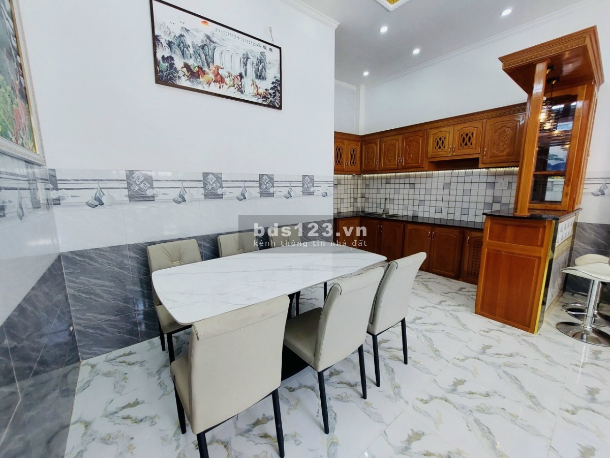 Nhà mới xây sau khu Đại Ngân, xách vali vào ở ngay, giá tốt