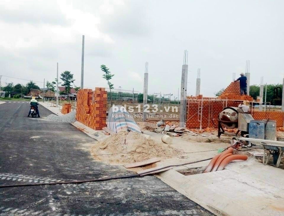 Đất sổ sẵn ngay chợ Bến Cát, giá 850 triệu hỗ trợ vay, khu dân cư đông