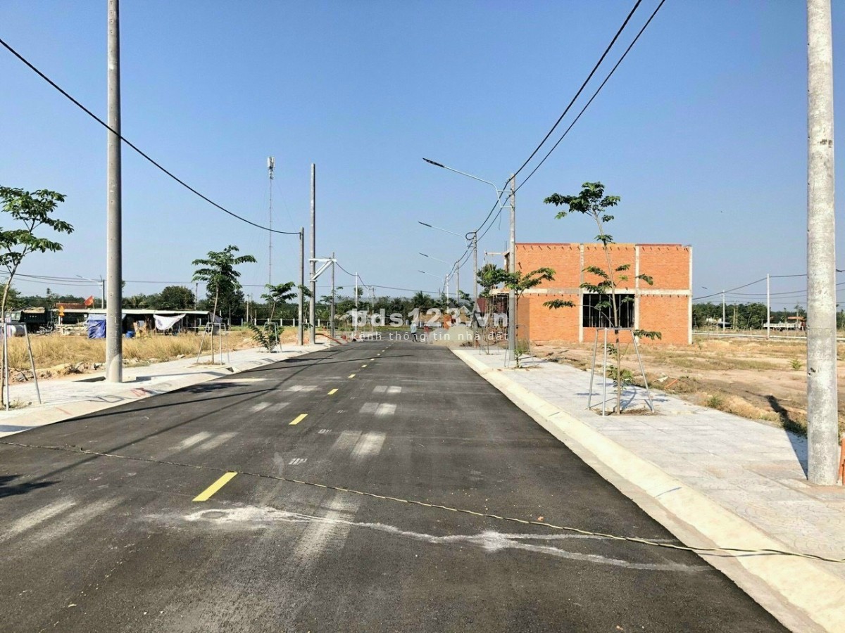 Đất sổ sẵn ngay chợ Bến Cát, giá 850 triệu hỗ trợ vay, khu dân cư đông