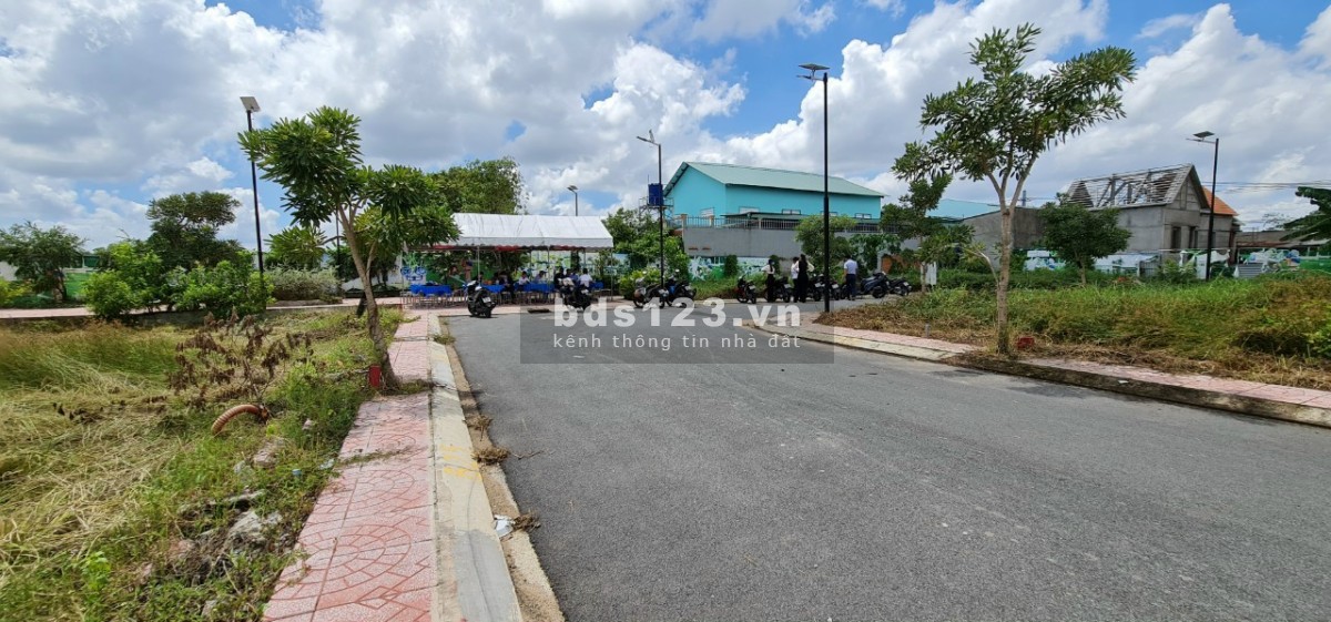 Bán lô đất 2 mặt tiền đường TL 786 300m2 TC SHR liên hệ 0708407680