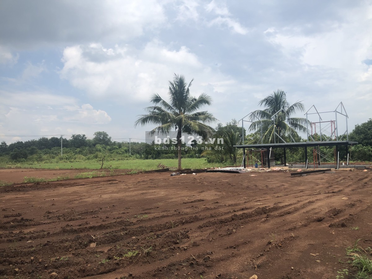 Bán gấp đất dt 150m2 full thổ cư, gần KCN Long Khánh, giá 1.2 tỷ