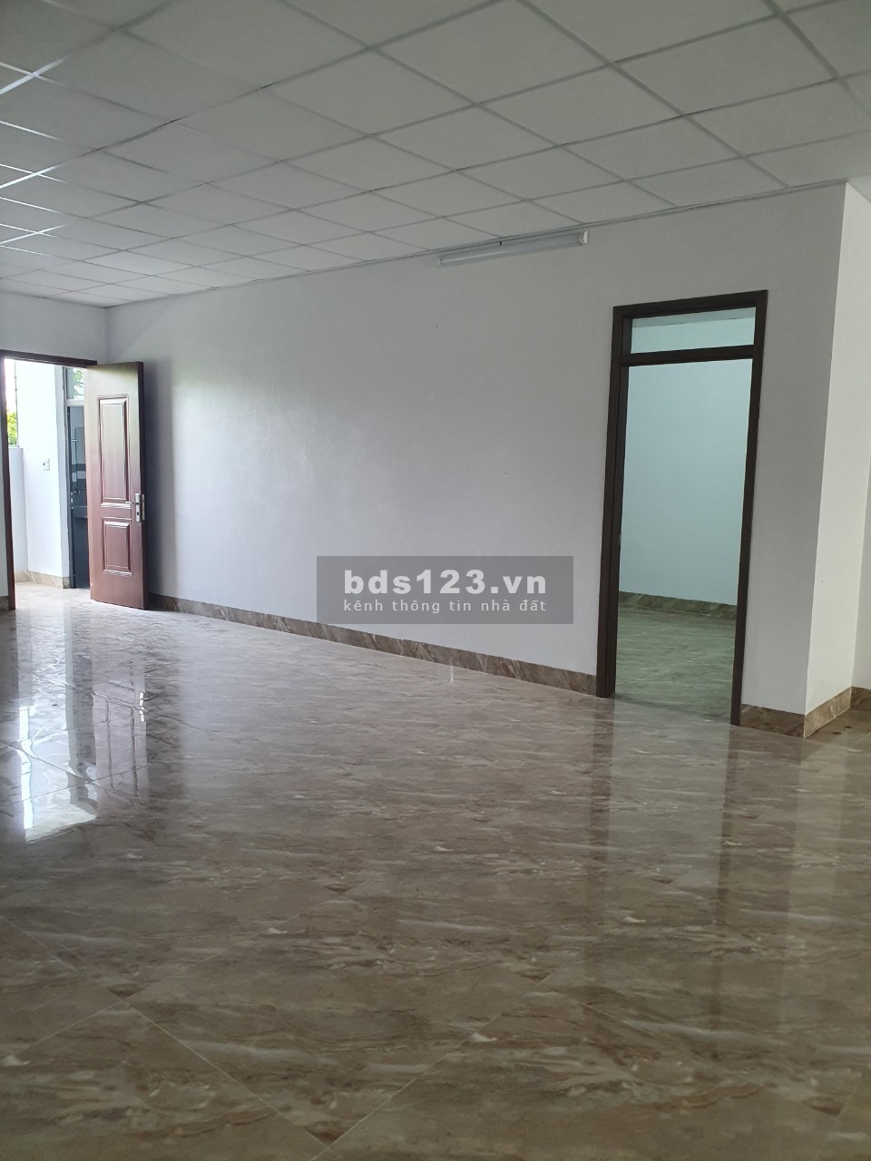 Cho thuê mặt bằng văn phòng đường 39 m đường Lạc Long Quân lh 0916999059
