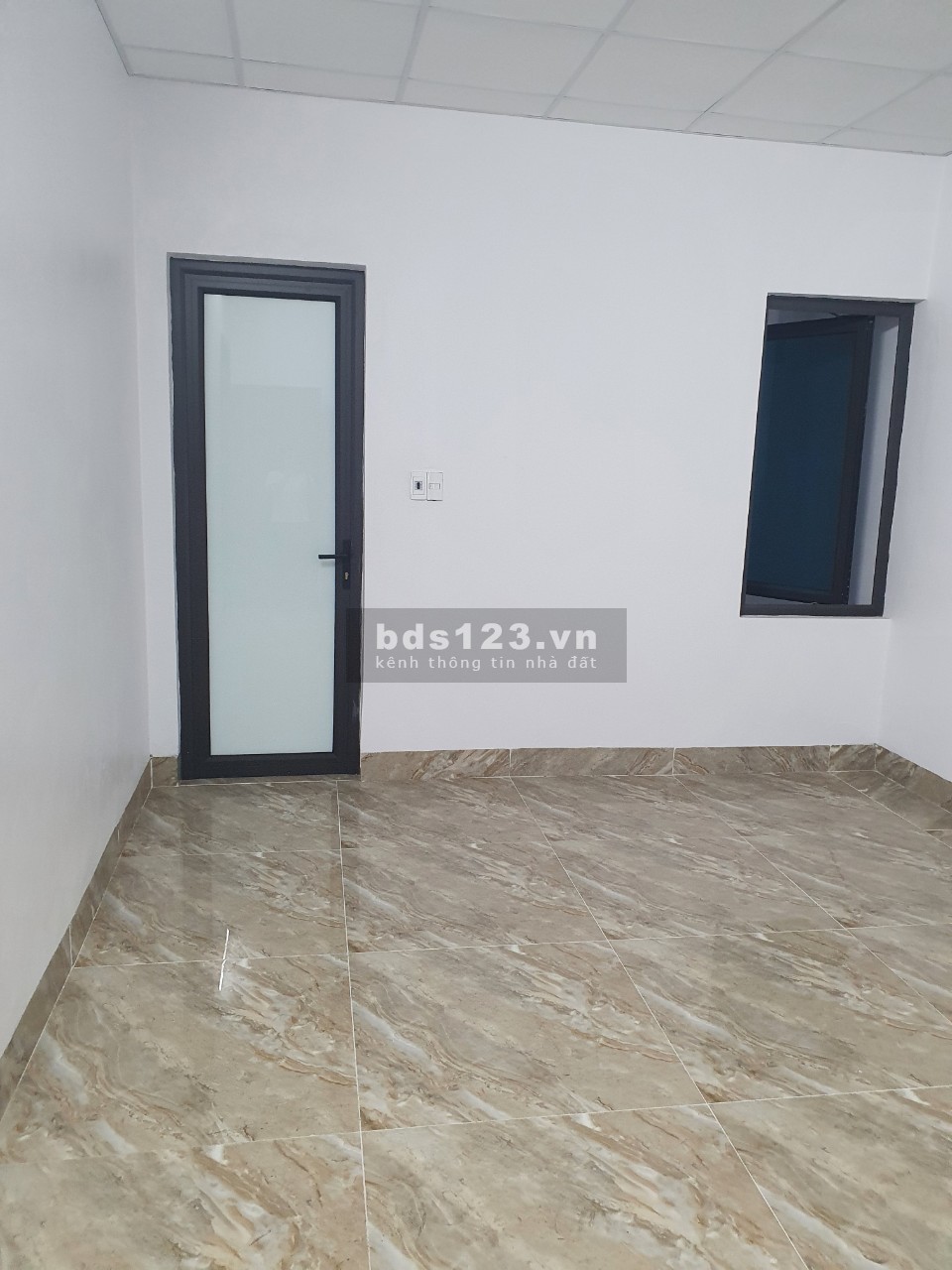 Cho thuê mặt bằng văn phòng đường 39 m đường Lạc Long Quân lh 0916999059