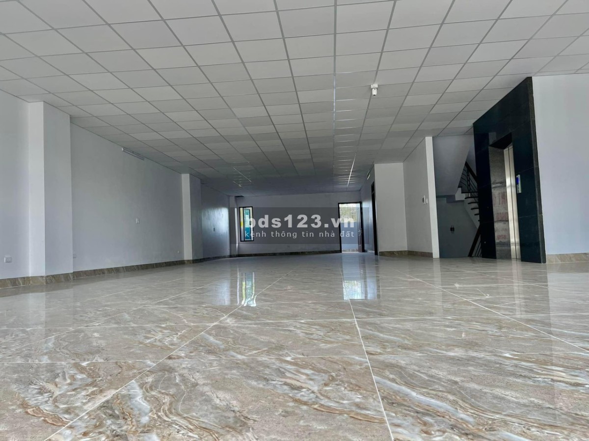 Cho thuê mặt bằng văn phòng đường 39 m đường Lạc Long Quân lh 0916999059