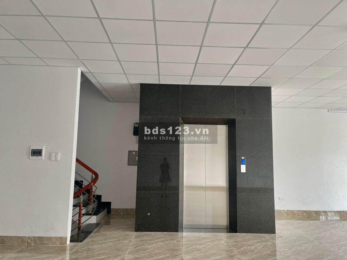 Cho thuê mặt bằng văn phòng đường 39 m đường Lạc Long Quân lh 0916999059
