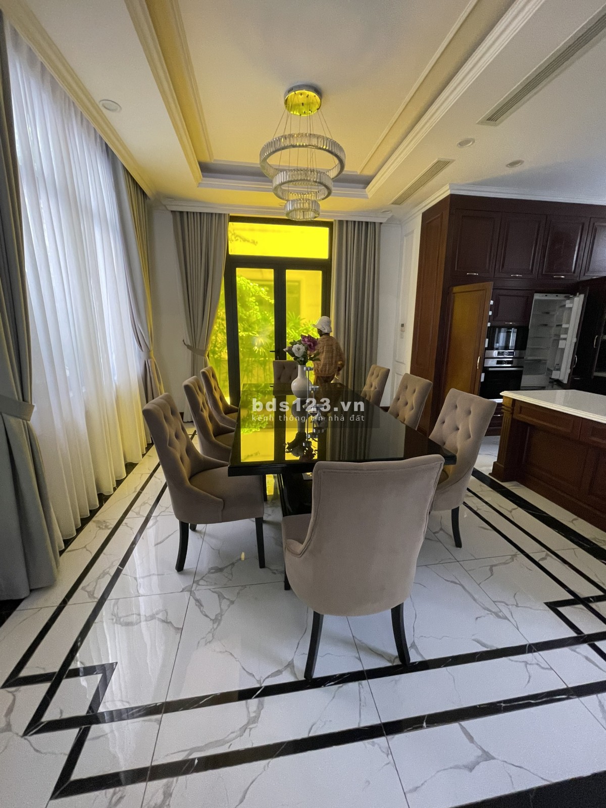 Cho thuê biệt thự Ba Bon, 6 phòng ngủ, giá 10.500$. - gọi Quân 0911.989.098.