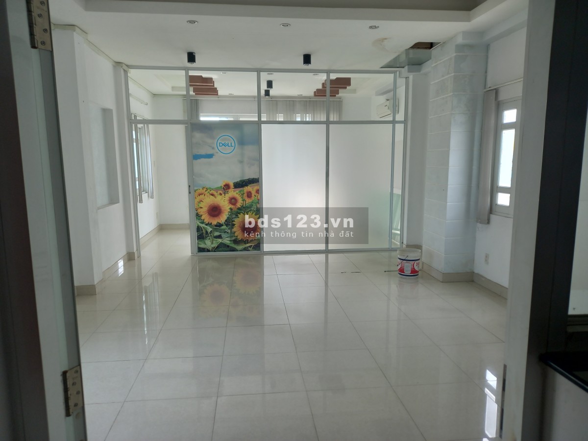 Cho thuê văn phòng 55 m2 tại Quận 7. Không có phí quản lý và miễn phí giữ xe.