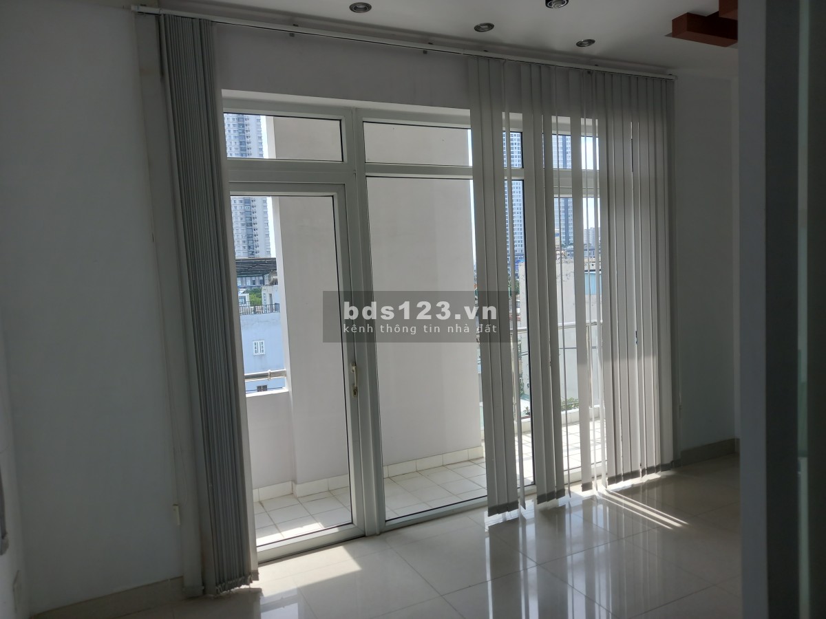Cho thuê văn phòng 55 m2 tại Quận 7. Không có phí quản lý và miễn phí giữ xe.
