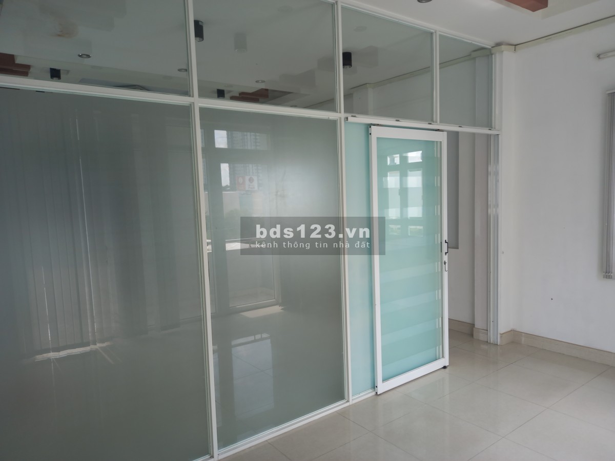 Cho thuê văn phòng 55 m2 tại Quận 7. Không có phí quản lý và miễn phí giữ xe.