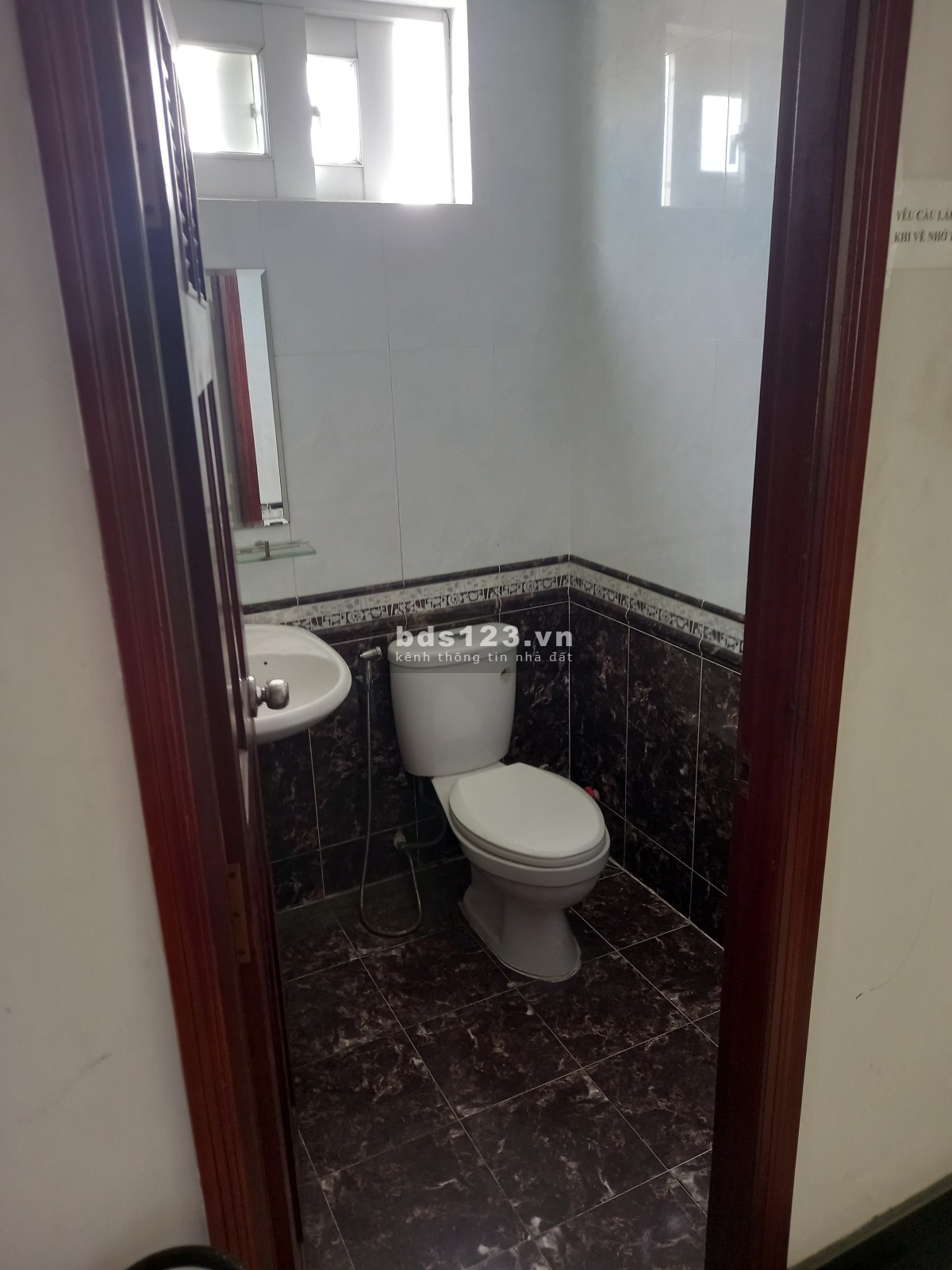 Cho thuê văn phòng 55 m2 tại Quận 7. Không có phí quản lý và miễn phí giữ xe.
