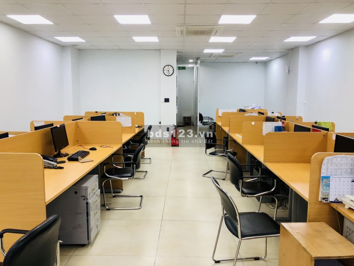 Cho thuê MT 30 CMT8, P6, Quận 3 - 5x18m, thang máy. 130 triệu TL