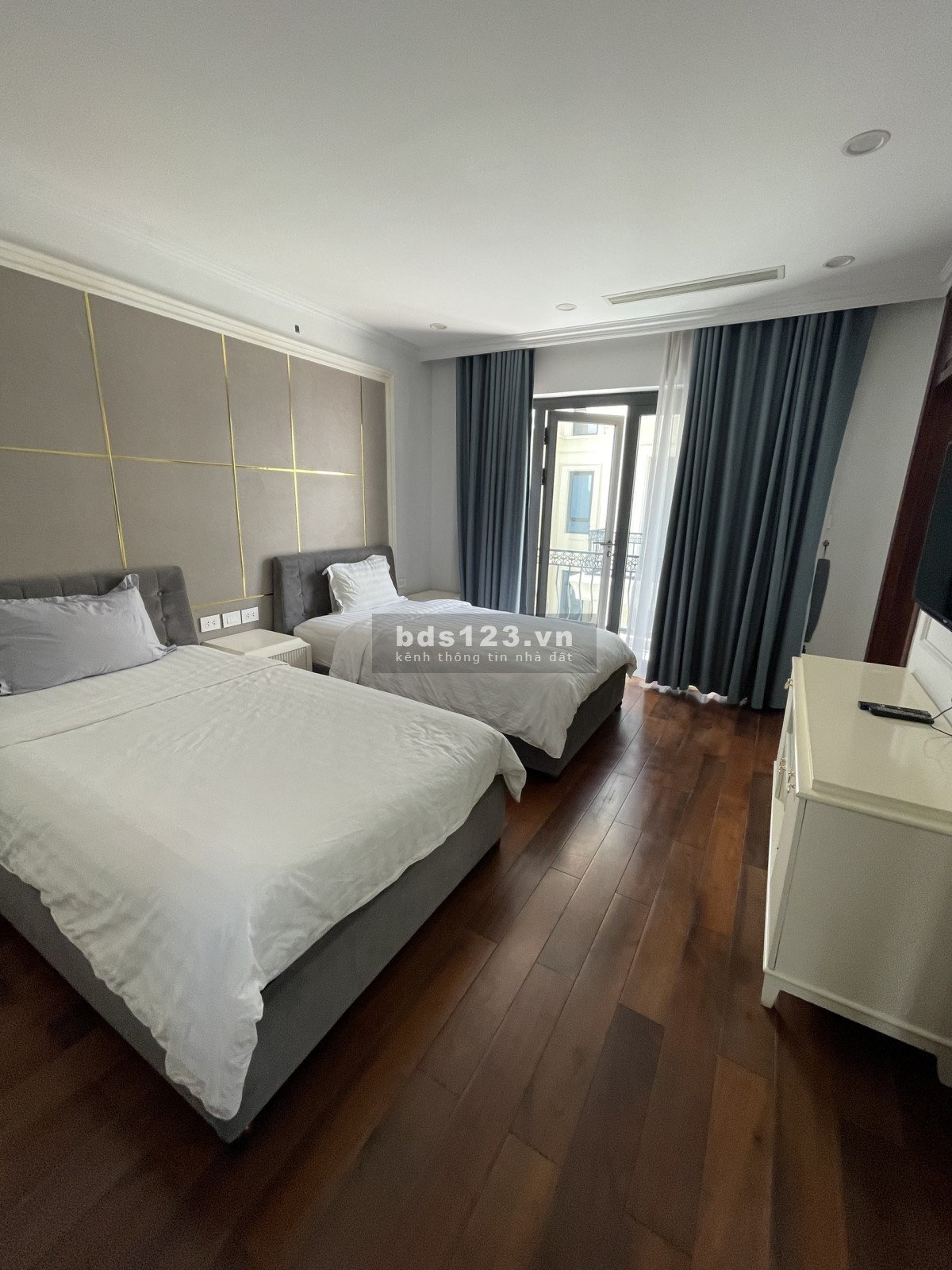 Cho thuê biệt thự Ba Bon, 6 phòng ngủ, giá 10.500$. - gọi Quân 0911.989.098.