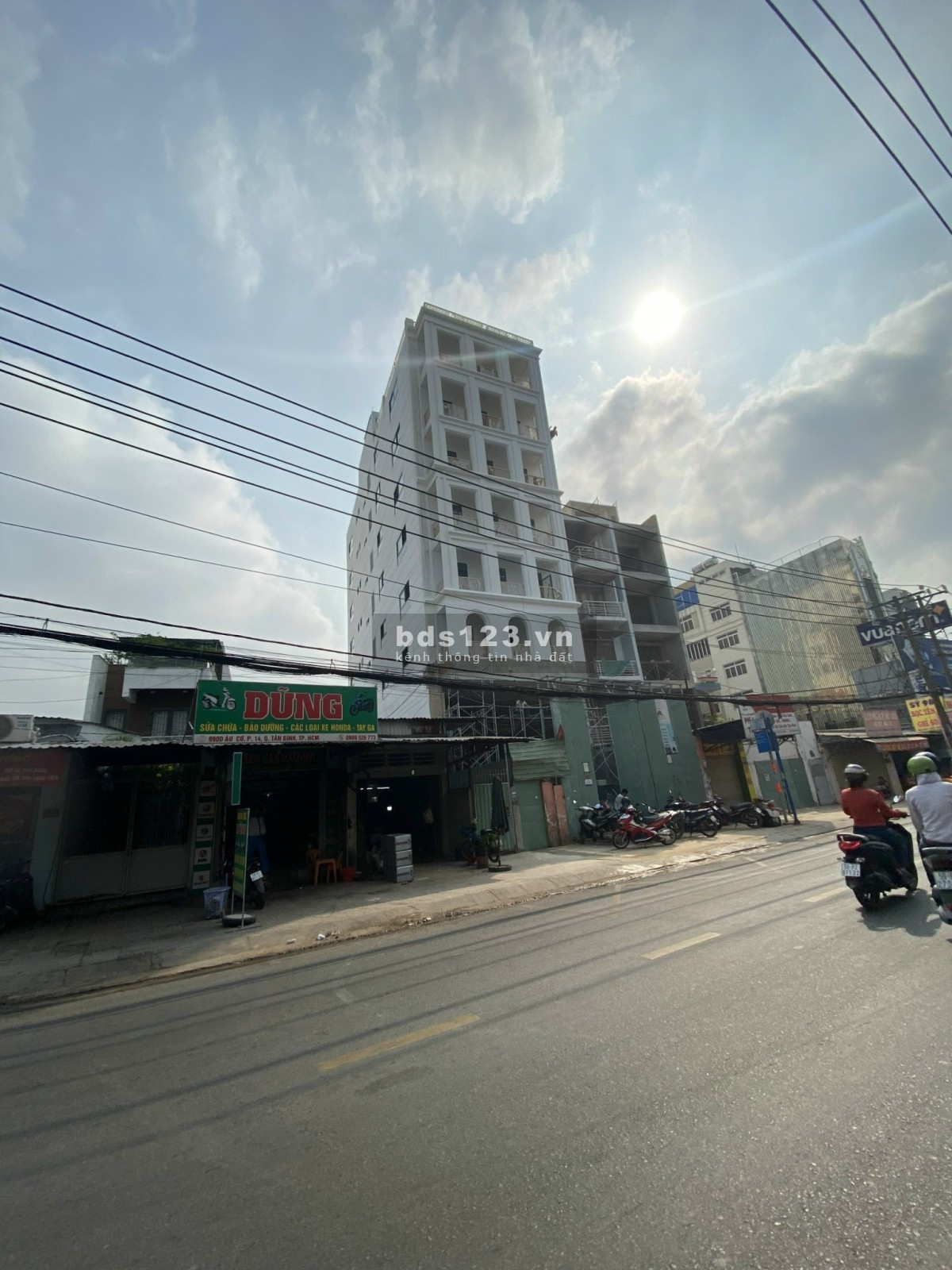 Cho thuê nhà mặt tiền tòa nhà 10 Tầng Âu Cơ, Tân Bình, dt 10*33m 300 triệu TL Quân 0911989098