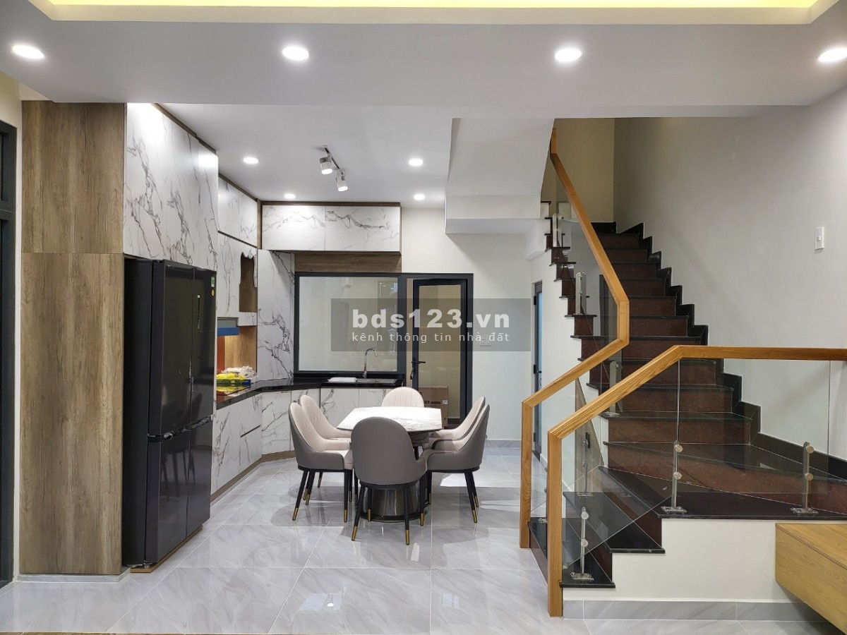 Cho thêu căn nhà Verosa Park, full nội thất mới đẹp new 100% chưa ở 1 trệt 3 lầu, 5PN 4WC