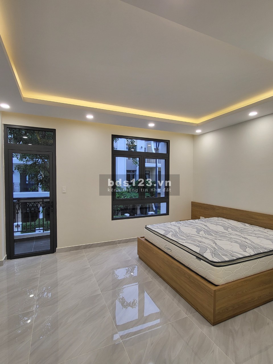 Cho thêu căn nhà Verosa Park, full nội thất mới đẹp new 100% chưa ở 1 trệt 3 lầu, 5PN 4WC
