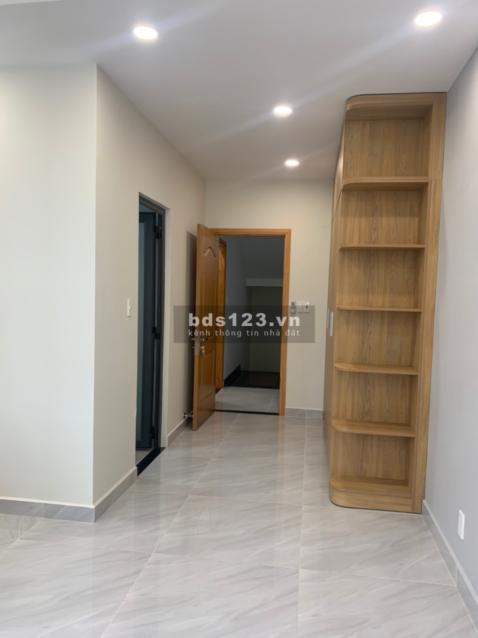 Cho thêu căn nhà Verosa Park, full nội thất mới đẹp new 100% chưa ở 1 trệt 3 lầu, 5PN 4WC