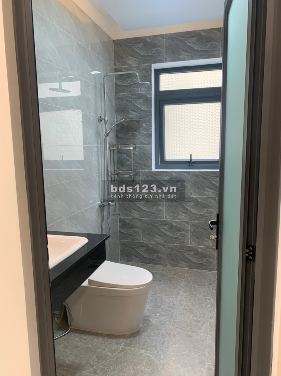 Cho thêu căn nhà Verosa Park, full nội thất mới đẹp new 100% chưa ở 1 trệt 3 lầu, 5PN 4WC