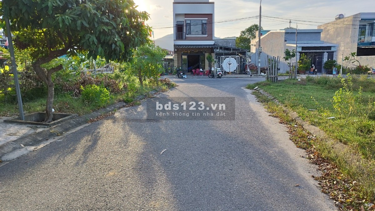 Cần bán lô đất Hòa Liên 4 đối diện chợ Nam Quan