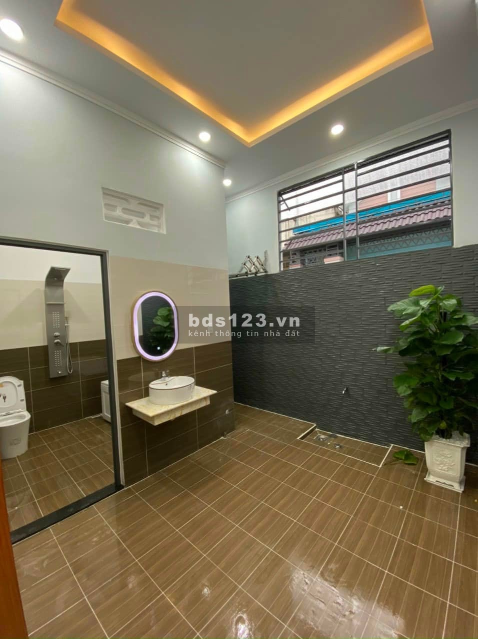 Siêu phẩm nhà đẹp mái thái sổ riêng diện tích 125m² hai mặt tiền trước sau