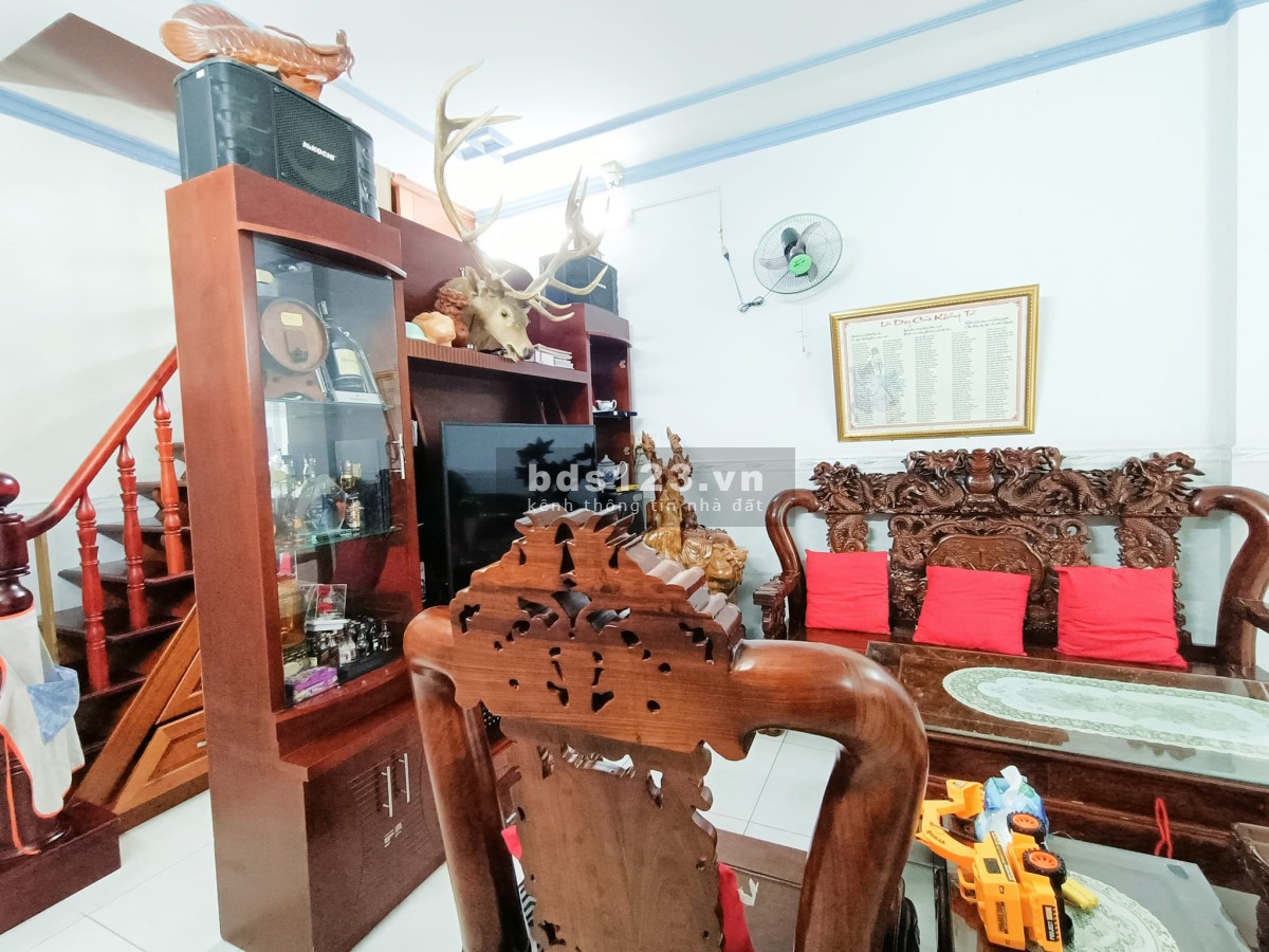 Bán nhà rộng, hẻm ô tô tránh, gần Chung cư Celadon giá chỉ 6,25 tỷ đồng