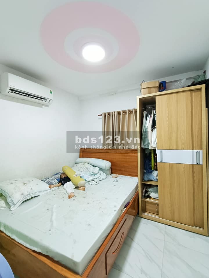 Bán nhà rộng, hẻm ô tô tránh, gần Chung cư Celadon giá chỉ 6,25 tỷ đồng