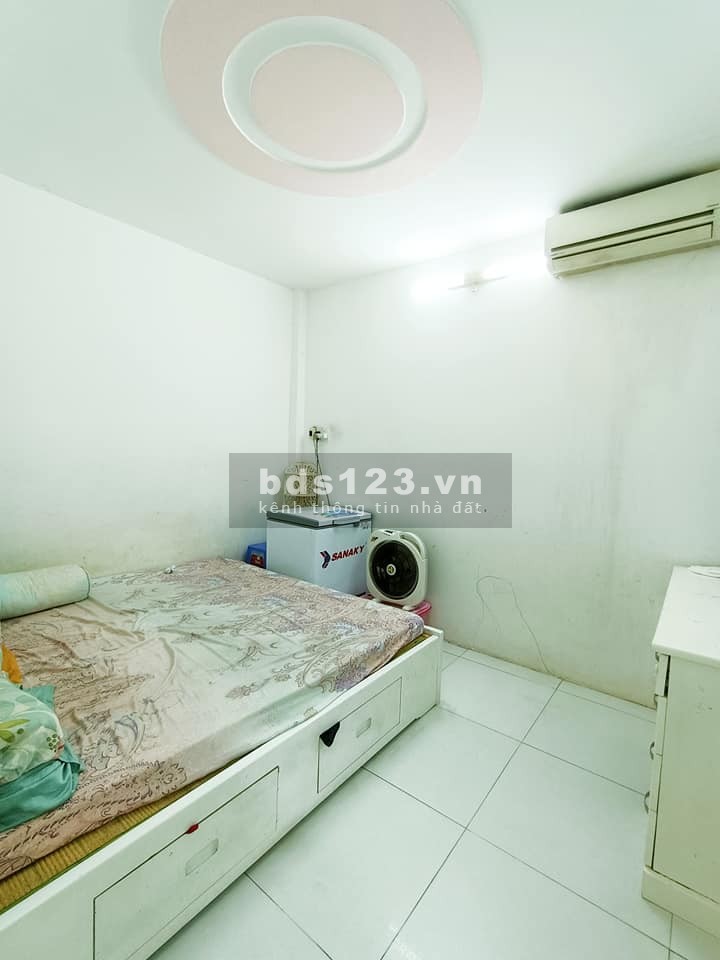 Bán nhà rộng, hẻm ô tô tránh, gần Chung cư Celadon giá chỉ 6,25 tỷ đồng