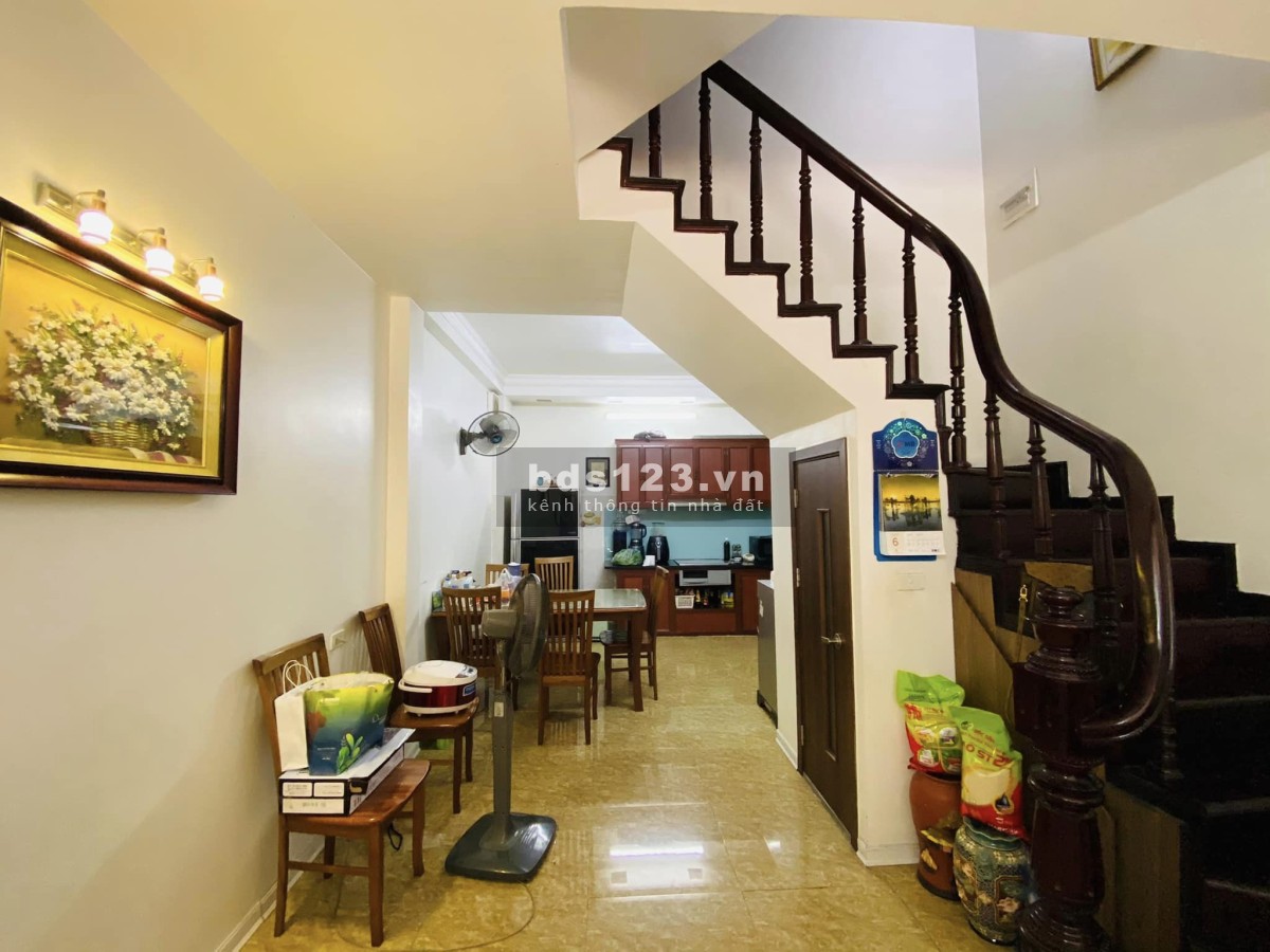 Bán nhà phố Trần Quốc Hoàn, 50m2 x 5T, MT 5.5m, ngõ ô tô rộng, SĐCC. Giá 11.5 tỷ 0932.326.626