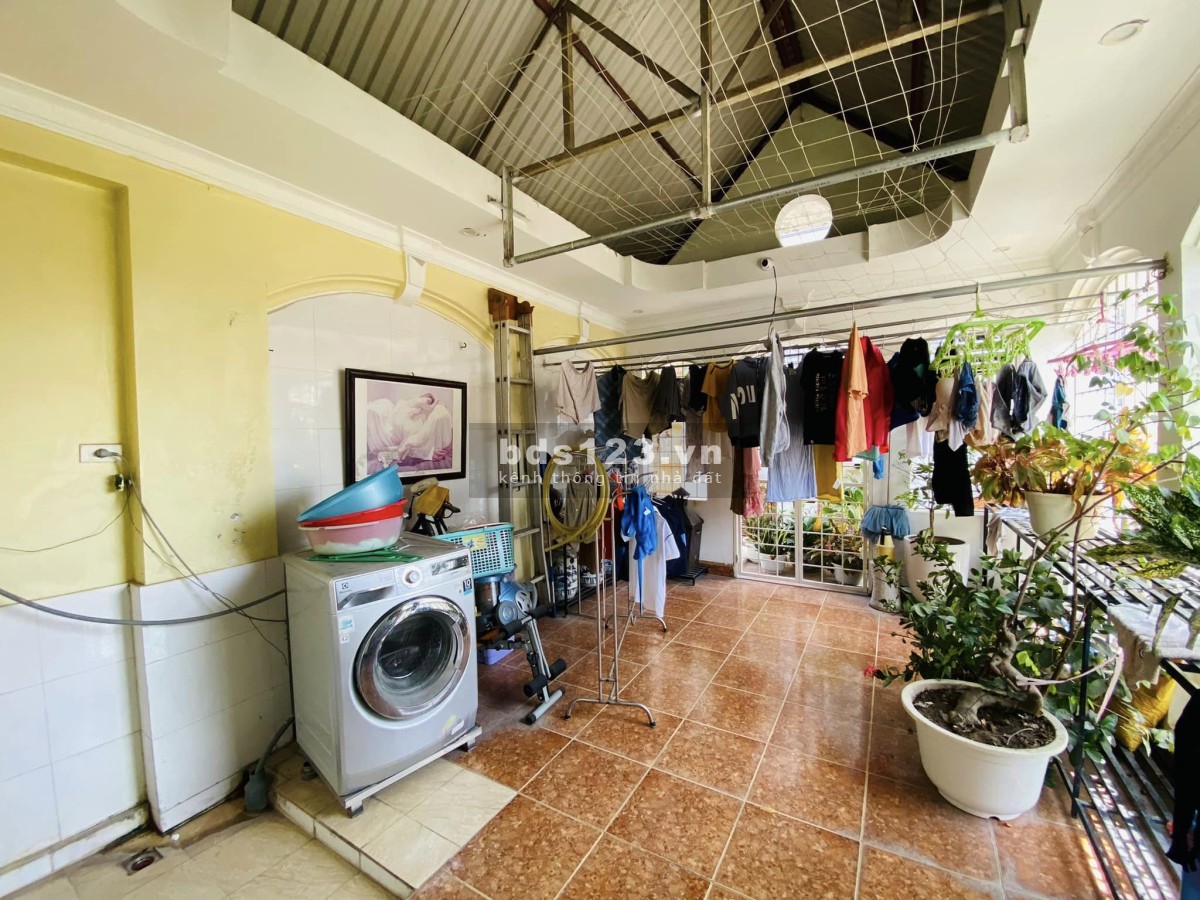 Bán nhà phố Trần Quốc Hoàn, 50m2 x 5T, MT 5.5m, ngõ ô tô rộng, SĐCC. Giá 11.5 tỷ 0932.326.626