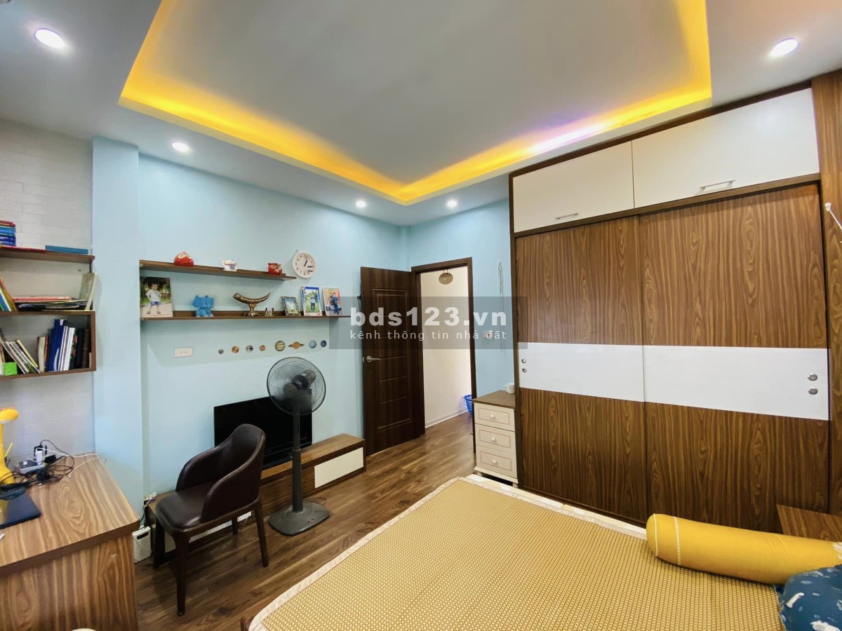 Bán nhà phố Trần Quốc Hoàn, 50m2 x 5T, MT 5.5m, ngõ ô tô rộng, SĐCC. Giá 11.5 tỷ 0932.326.626