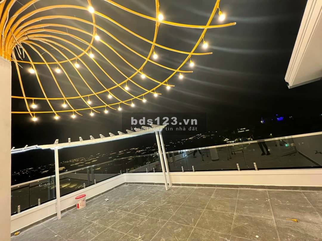 Bán gấp biệt thự Vip 7 tầng mặt tiền đường chính Trịnh Hoài Đức view đẹp Đà Lạt