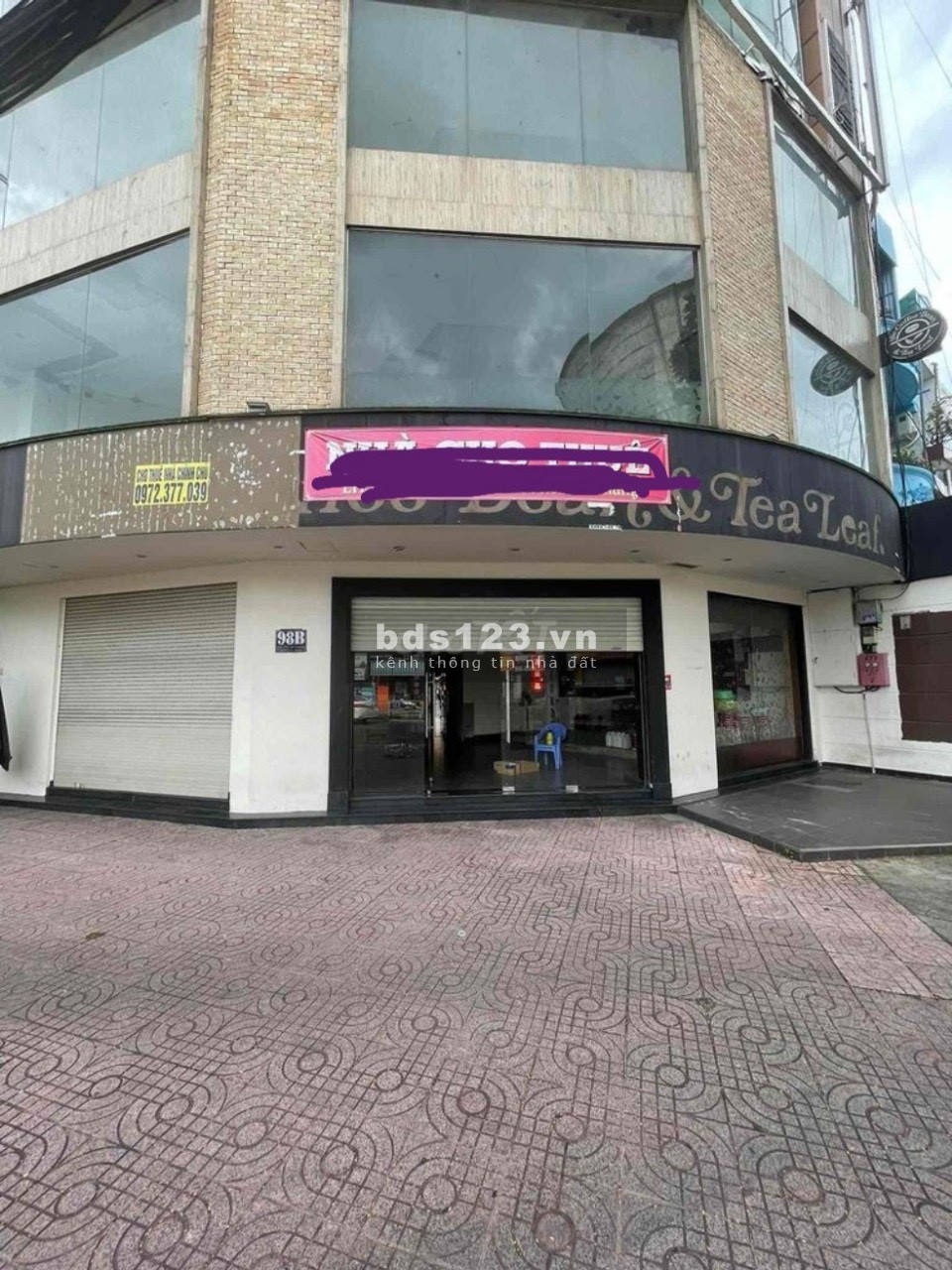 Cho thuê GÓC 2MT 98B đ. Nguyễn Tất Thành, P12, Q4 - 10k$ TL