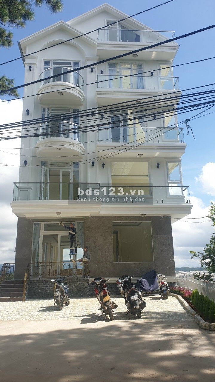 Bán gấp biệt thự Vip 7 tầng mặt tiền đường chính Trịnh Hoài Đức view đẹp Đà Lạt