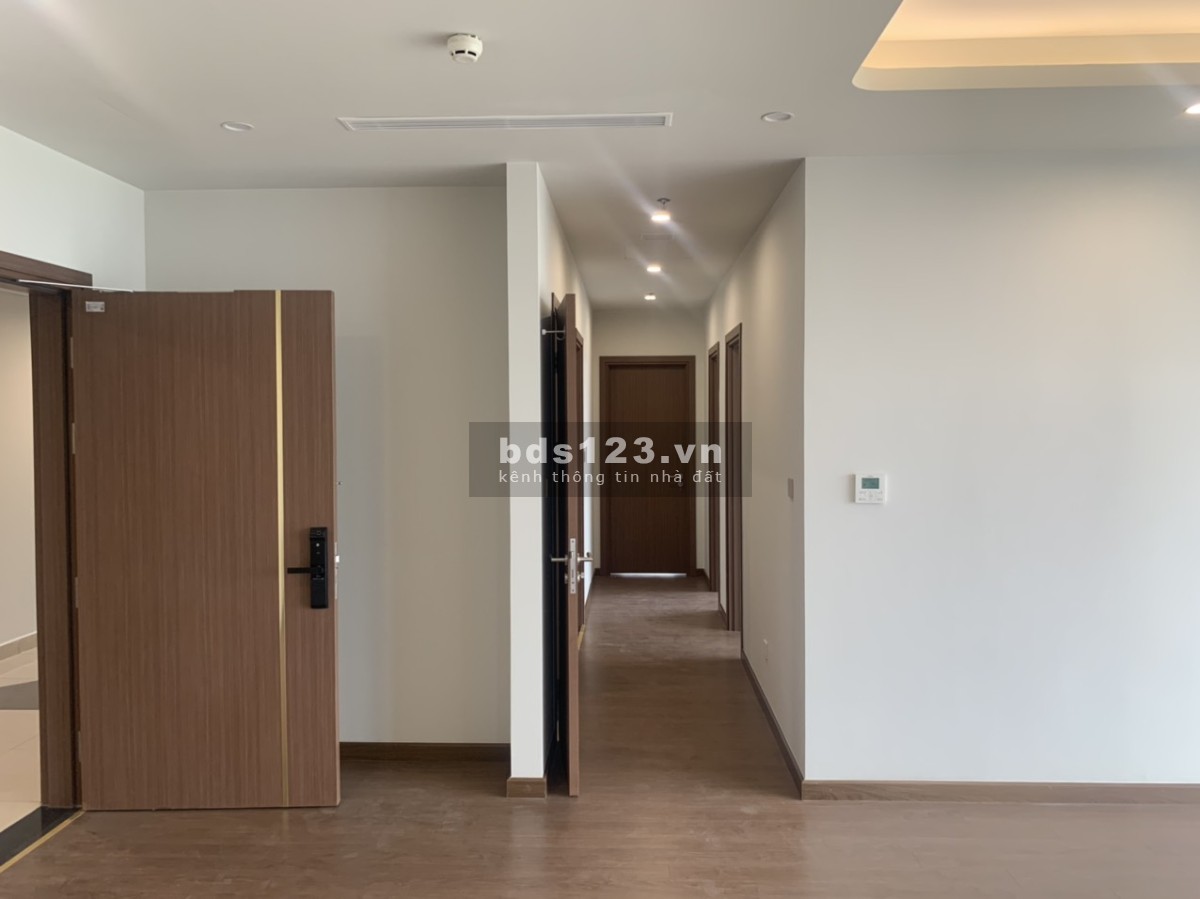 Chính chủ cần bán căn góc 3PN/2WC tầng 30,tòa B 2 mặt view ( công viên, bộ ngoại giao )