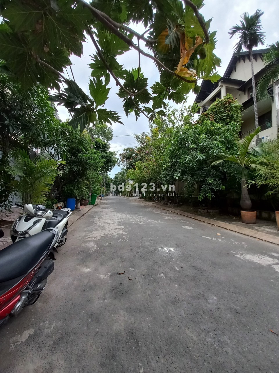 Bán nhà Trường Thọ, Thủ Đức, khu phân lô 3 tầng 4PN 4WC đường nhựa 8m ô tô ngủ trong nhà