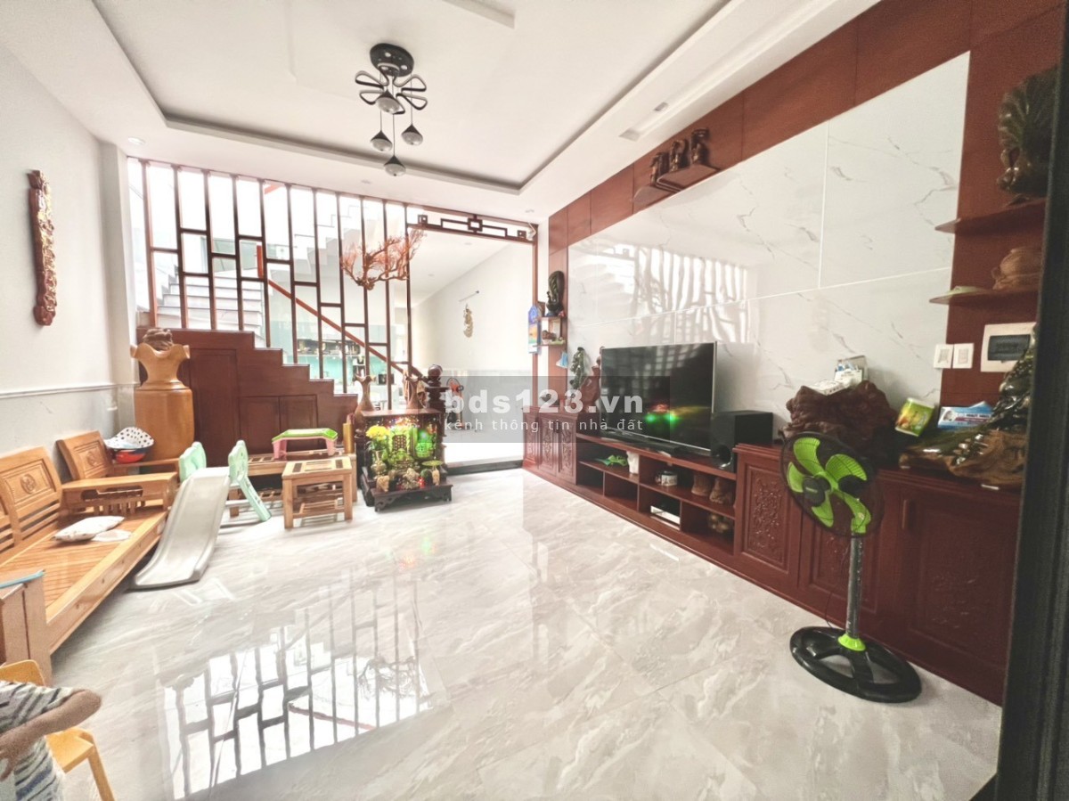 Chính chủ cần bán gấp nhà 2 tầng Mẹ Thứ 3pn, 2wc, bếp, p. khách
