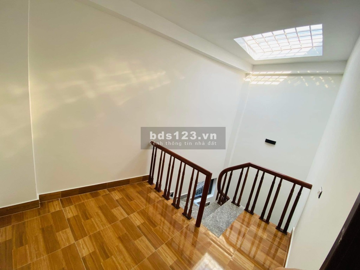 Bán nhà riêng ngã tư Sở phân lô 2 thoáng trước sau gần ô tô tiện ích ngập tràn