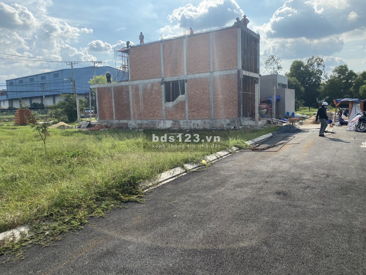 Đất nền mặt tiền đường Hoàng Phan Thái, cách chợ Bình Chánh 5 phút, Sổ Hồng riêng