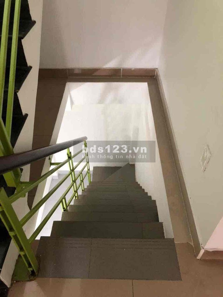 Cho thuê Mặt bằng MT Đường Bà Hạt, P.4, Q.10。DT: 4 x 15m