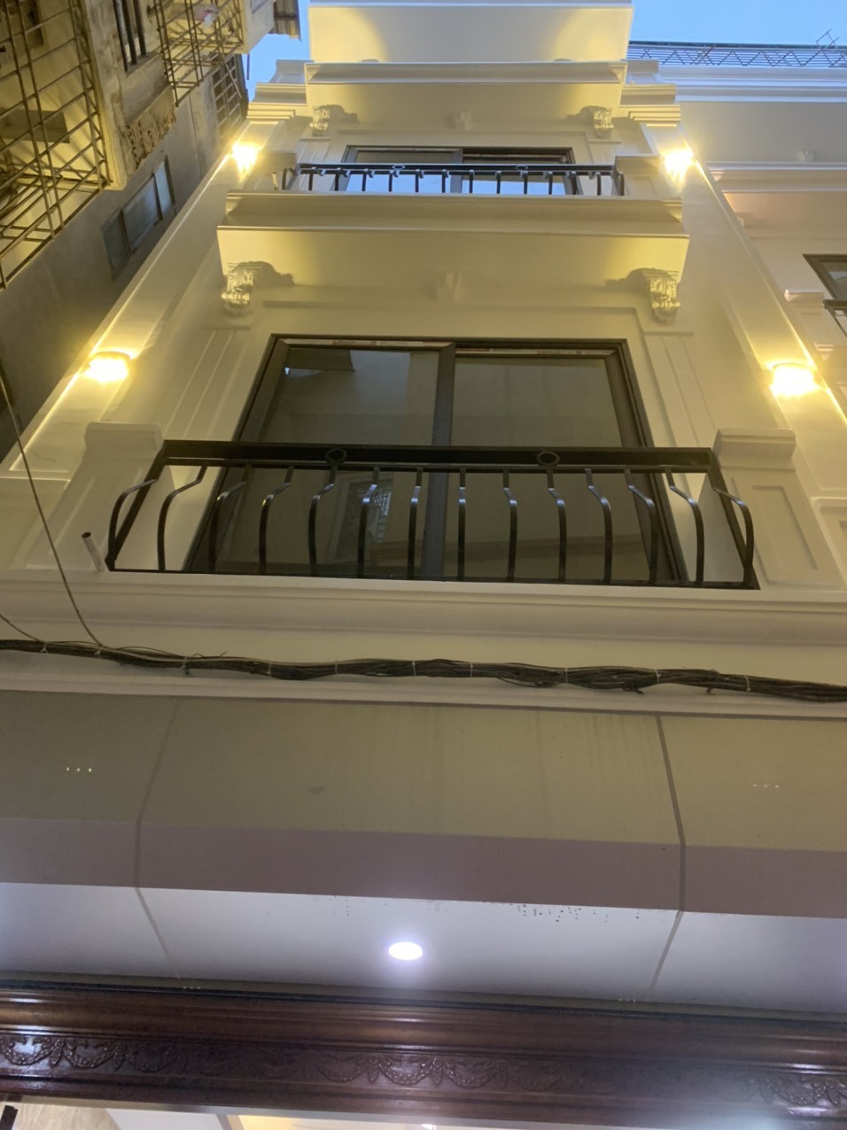 Nhà mới Đống Đa siêu rẻ chỉ với 5.4tỷ sở hữu nhà 6 tầng dt 54m2, giá 100 triệu/m2