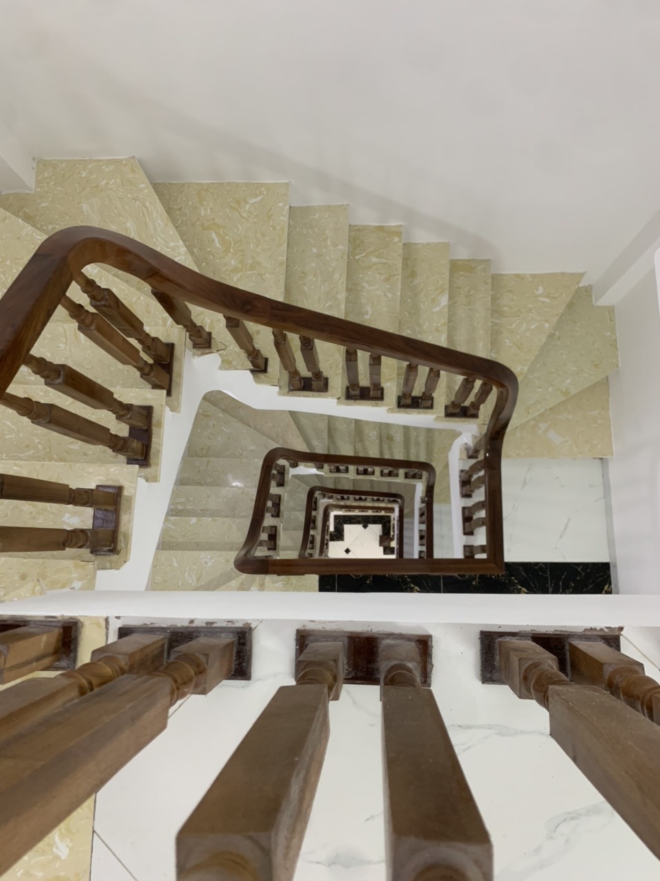 Nhà mới Đống Đa siêu rẻ chỉ với 5.4tỷ sở hữu nhà 6 tầng dt 54m2, giá 100 triệu/m2