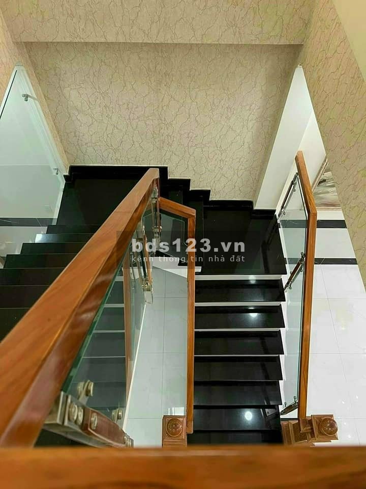 Bán nhà hẻm xe hơi thông Dương Công Khi gần trường Ngã 3 DT 72m² giá chỉ 690 triệu LH 0901.321.245