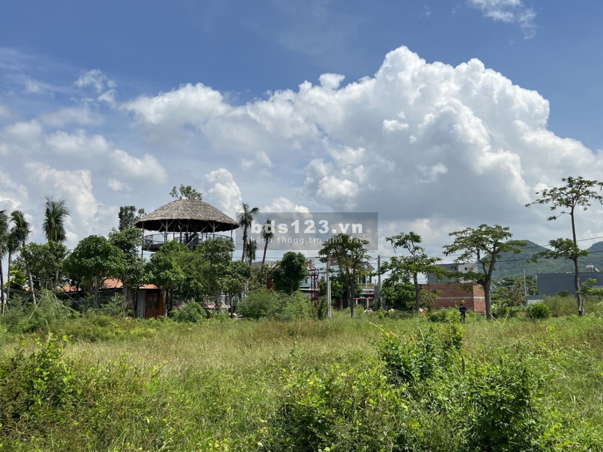Bán đất mặt tiền gần biển Long HảiSổ hồng rồiCơ sở hạ tầng đầy đủDiện tích : 100m² ( full thổ cư)