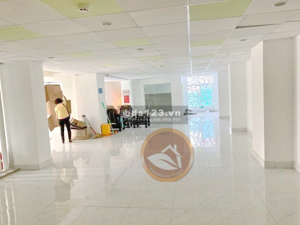Cần bán khách sạn 2 mặt tiền đường số chợ Tân Mỹ, Quận 7