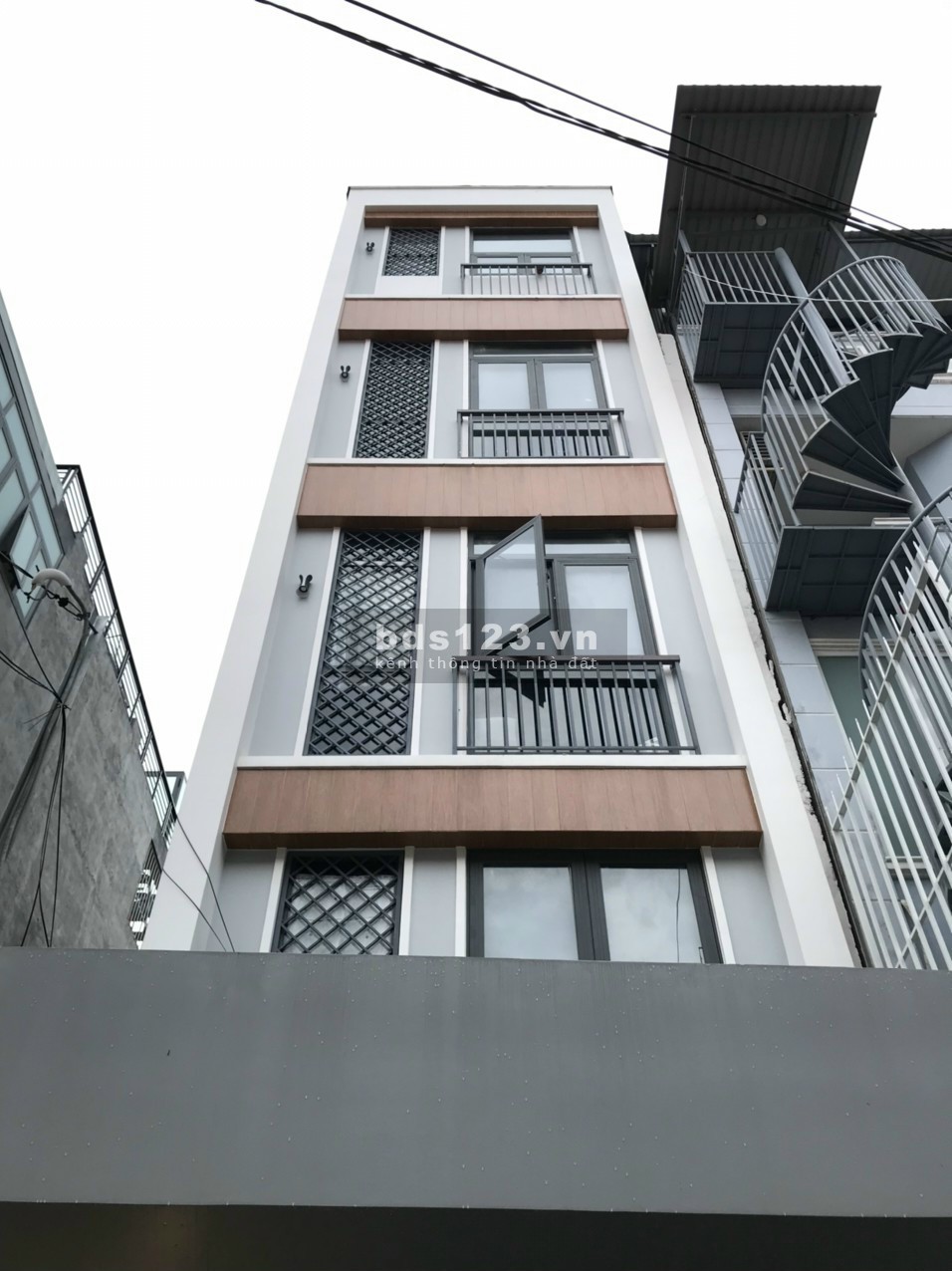 Nguyên căn chà bá MT Xô Viết nghệ tĩnh P21 Bình thạnh 2 chiều 10PN 5WC Giá 49 triệu/tháng