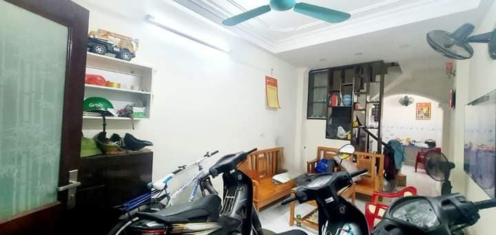 Bán nhà Mỹ Đình nhỉnh 4 tỷ, ô tô đỗ cửa kinh doanh tốt, 4 tầng kiên cố, sổ sẵn