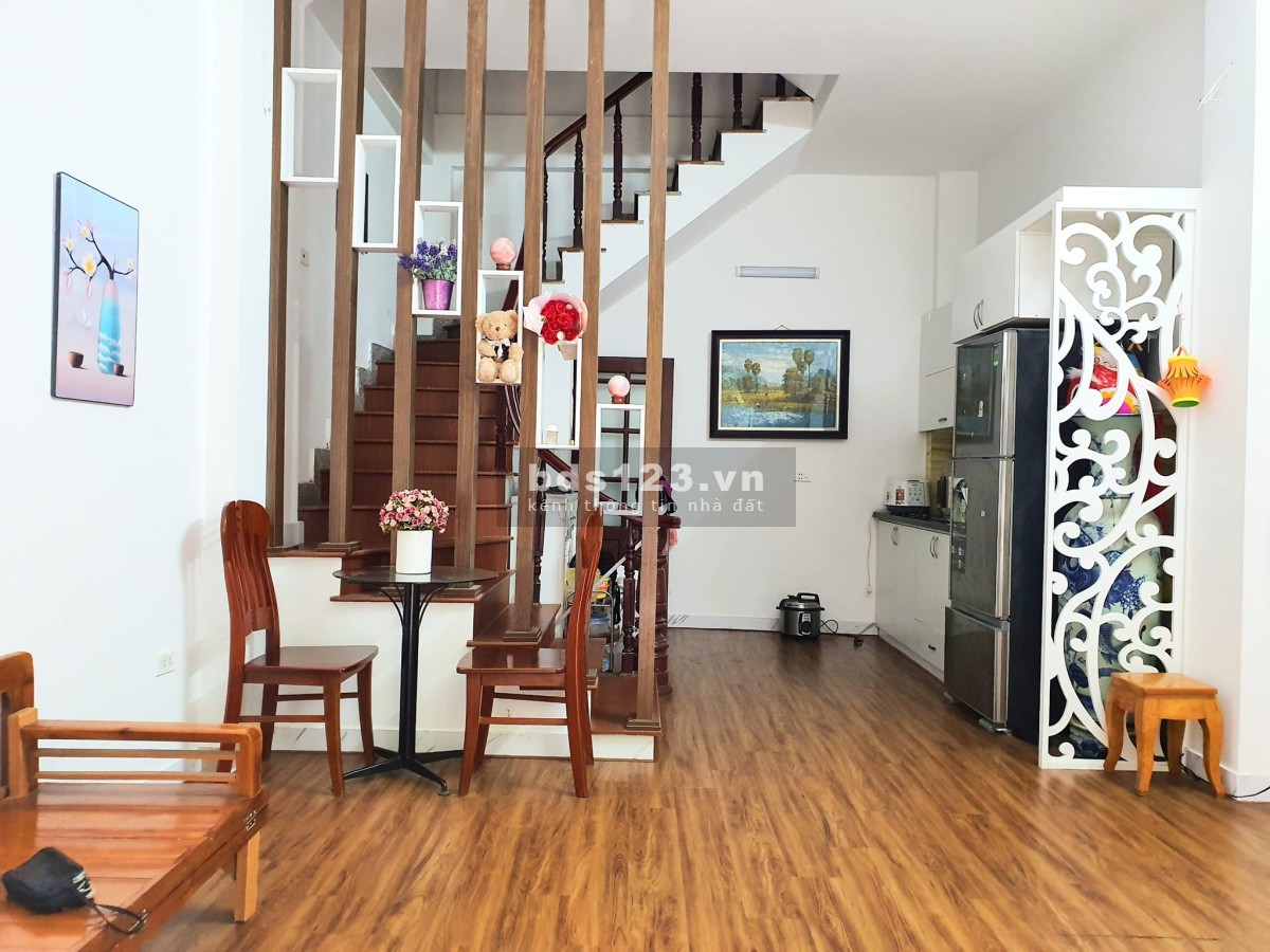 Bán nhà phố Nguyễn Khuyến HĐ 33m 5 tầng MT 4m giá 5.6 tỷ, nhà phân lô ô tô tránh tiện ích bạt ngàn