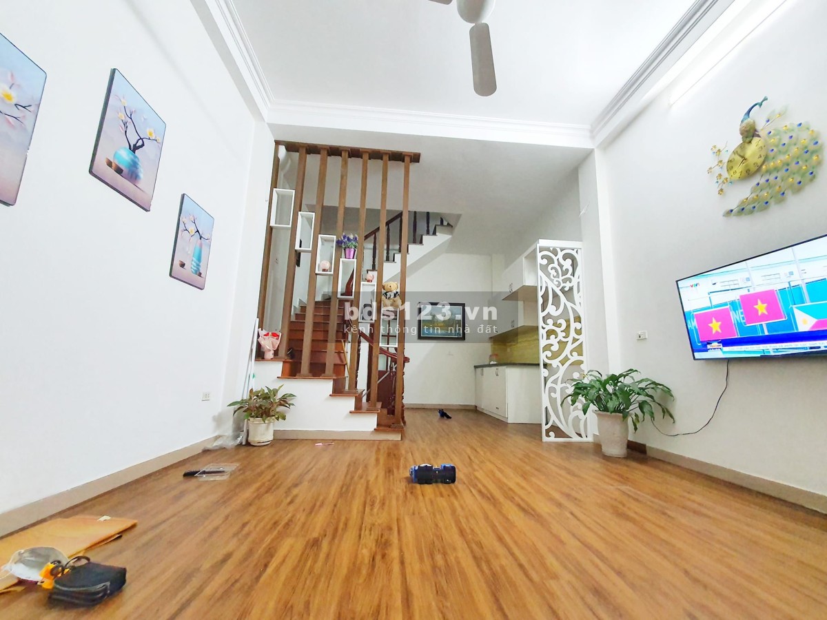 Bán nhà phố Nguyễn Khuyến HĐ 33m 5 tầng MT 4m giá 5.6 tỷ, nhà phân lô ô tô tránh tiện ích bạt ngàn