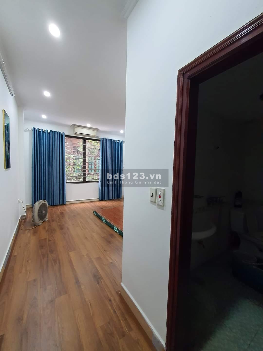 Bán nhà phố Nguyễn Khuyến HĐ 33m 5 tầng MT 4m giá 5.6 tỷ, nhà phân lô ô tô tránh tiện ích bạt ngàn